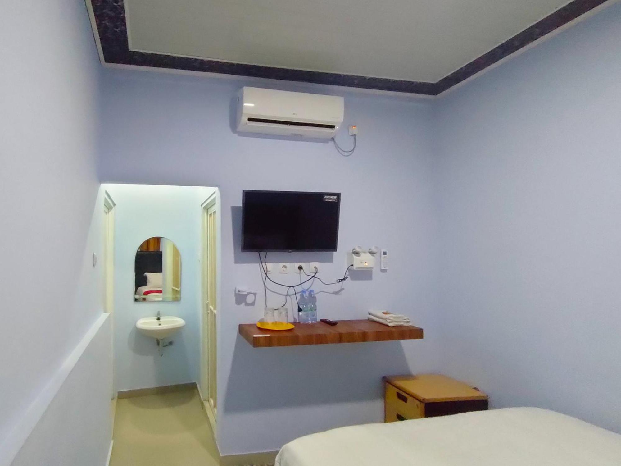 Reddoorz Syariah Near Stasiun Wates Hotel Wates  Екстериор снимка